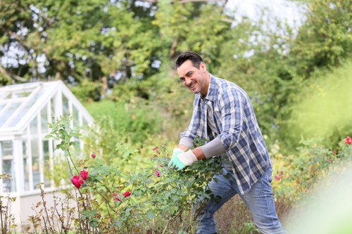 Local Hampton Wick gardeners maintaining hedges and borders